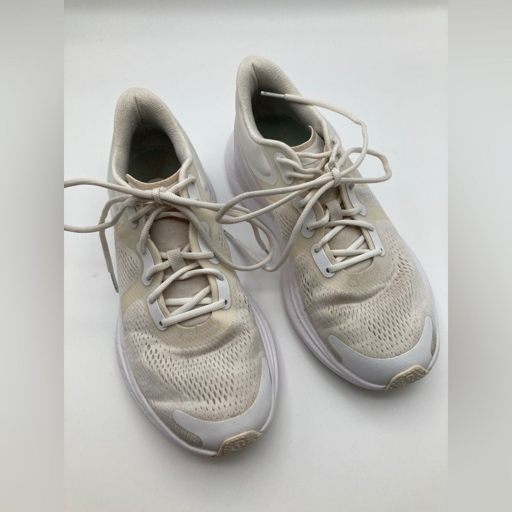 Lululemon Blissfeel Womens Size 8.5 Running Shoes White Athletic Workout Sneaker